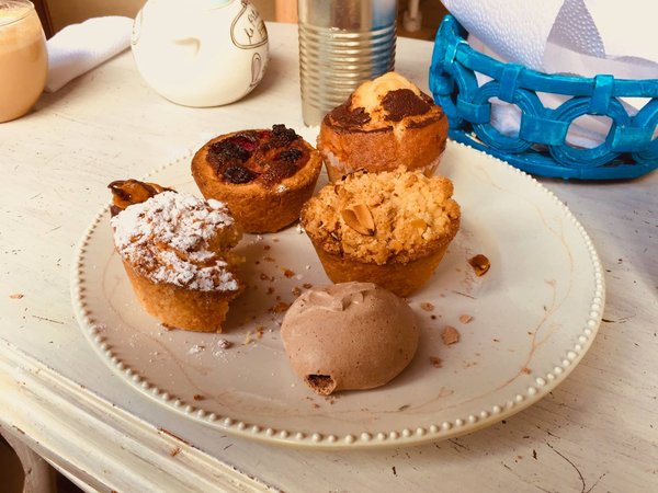 Come preparare una ciambella rustica alle nocciole e cacao?