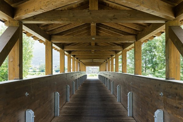 Come creare un sentiero da giardino sicuro e visivamente accattivante con la pavimentazione luminosa?