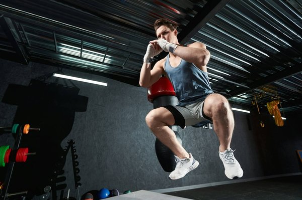 Quali sono i migliori esercizi di plyometrics per il salto in lungo?